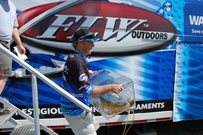 EB238BD4-34C2-48B7-B284-AAEFBFFEFA38