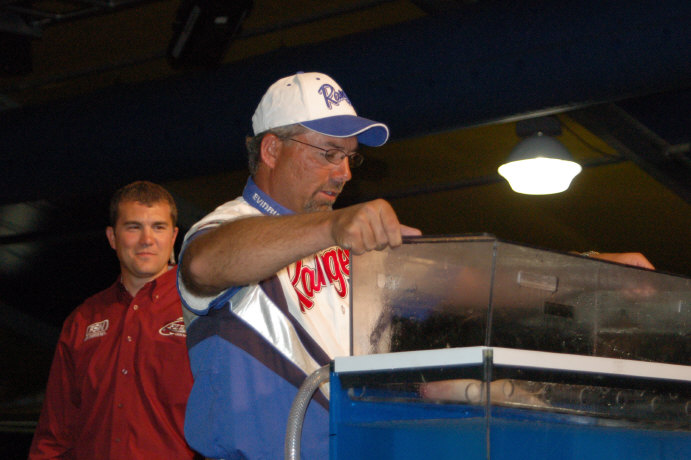 ECD27124-CAE9-41C9-B2D3-115AE49BE031