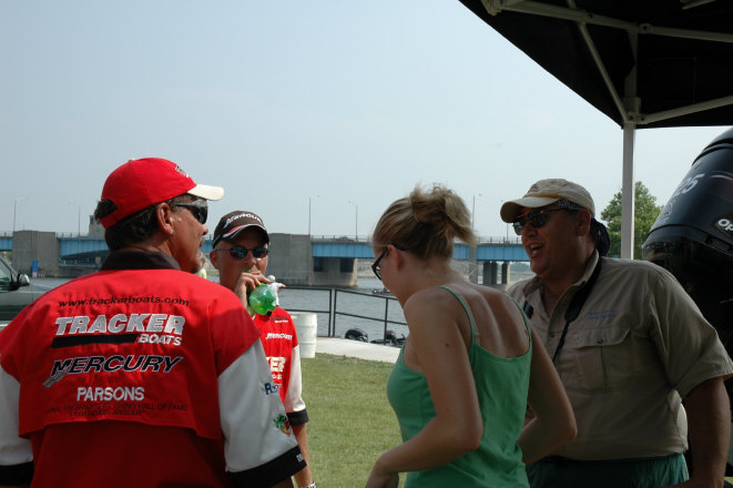 ECF82496-BB7C-408A-9278-2956A3342684