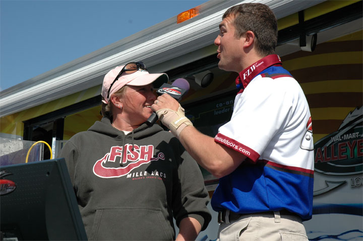 F1DDB4EC-64B1-457A-9E99-ACA5B3326FDE