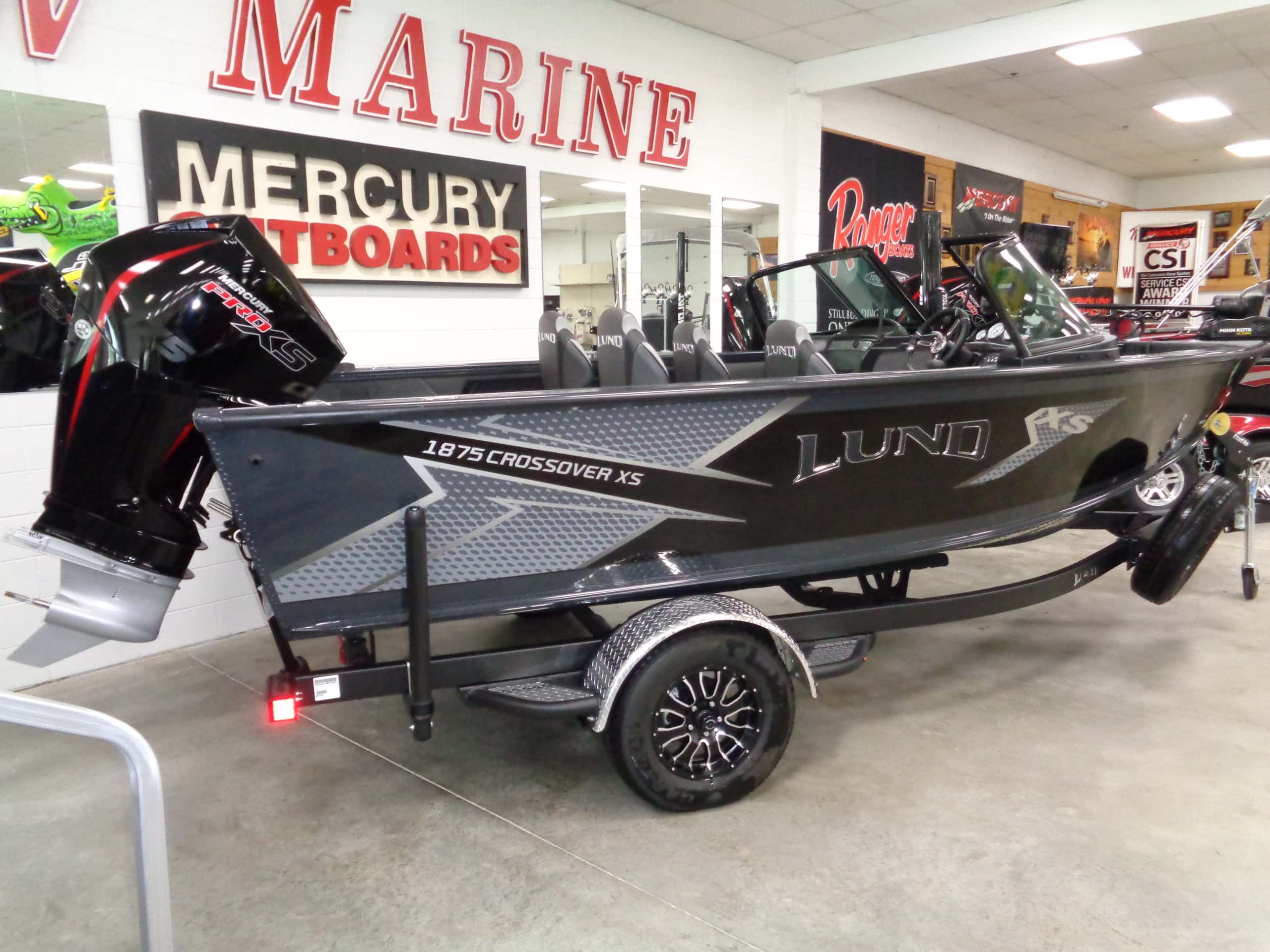 2021 Lund 1875 Crossover XS OutdoorsFIRST